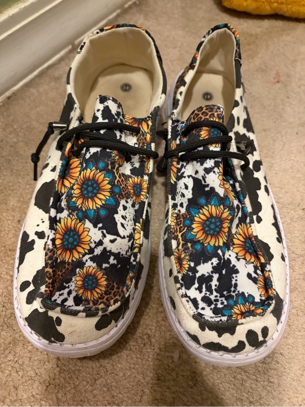 Women’s Floral Sunflower Canvas Shoes - Black & White